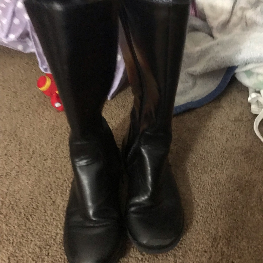 Size 3 lot of girls boots will separate